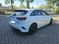 Gebraucht Kia Ceed Edition 7 101 PS (74 kW) 2022 Cararraweiss Kleinwagen