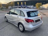 Gebraucht Mercedes B180 122 PS (89 kW) 2015 Silber Van / Kleinbus