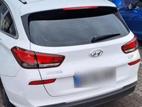 Gebraucht Hyundai i30 Style 140 PS (102 kW) 2019 Weiß Kombi