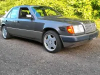 Używany Mercedes E300 146 KM (107 kW) 1990 Sedan/Limuzyna
