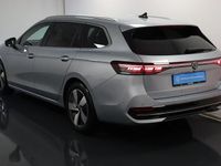Gebraucht VW Passat Elegance 150 PS (110 kW) 2025 Oyster silver Kombi