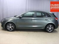 gebraucht Hyundai i30 Comfort 1.5 FL 81kW , Klimaanlage, Sitzheizung, Lederlenkrad, Radio DAB, Freisprecheinrichtung, Tempomat, Lichtsensor, Einparkhilfe hinten, Nebelscheinwerfer, 16 Zoll Leichtmetallfelgen, uvm.