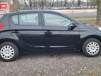Gebraucht Hyundai i20 Edition 77 PS (56 kW) 2012 Schwarz Kleinwagen