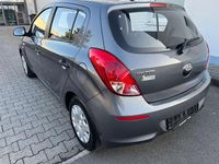 Gebraucht Hyundai i20 Edition 86 PS (63 kW) 2014 Star dust / met Kleinwagen