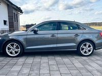 Gebraucht Audi A3 Sport 116 PS (85 kW) 2018 Grau Limousine