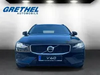 Gebraucht Volvo V60 Core 163 PS (119 kW) 2024 Onyx black / (schwarz) metallic Kombi