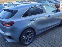Neu Kia Ceed Gold 140 PS (102 kW) 2025 Lunar silber Kleinwagen