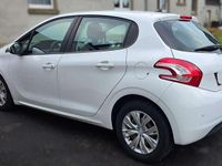 Gebraucht Peugeot 208 Active 95 PS (69 kW) 2012 Weiß Kleinwagen