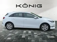 Gebraucht Kia Ceed Edition 7 101 PS (74 kW) 2023 Weiß Kleinwagen