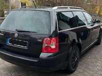 Gebraucht VW Passat Basis 136 PS (100 kW) 2004 Schwarz Kombi