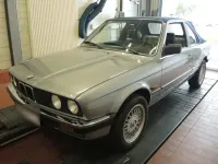 Gebraucht BMW 325 122 PS (89 kW) 1986 Blau Cabrio