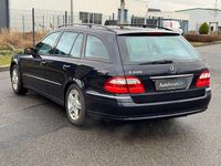 Gebraucht Mercedes E240 Elegance 177 PS (130 kW) 2005 Schwarz Kombi