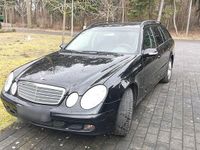 Gebraucht Mercedes E220 Classic 150 PS (110 kW) 2005 Schwarz Kombi