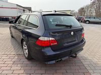 Gebraucht BMW 525 177 PS (130 kW) 2005 Blau Kombi