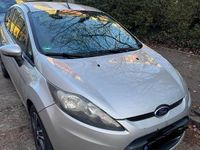 Gebraucht Ford Fiesta 90 PS (66 kW) 2009 Silber Kleinwagen