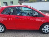 Gebraucht Toyota Yaris 69 PS (50 kW) 2014 Rot Kleinwagen