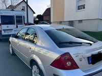 Gebraucht Ford Mondeo 125 PS (91 kW) 2001 Silber Limousine