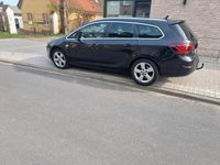 Gebraucht Opel Astra 130 PS (95 kW) 2012 Schwarz Kombi