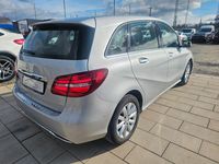 Gebraucht Mercedes B180 122 PS (89 kW) 2014 Silber Van / Kleinbus
