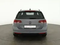 Gebraucht VW Passat 122 PS (89 kW) 2022 Grau Kombi