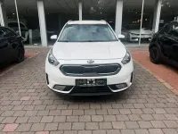 Używany Kia Niro Vision 141 KM (103 kW) 2017 Biały SUV