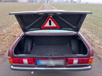 Gebraucht Mercedes 200 109 PS (80 kW) 1983 Rot Limousine