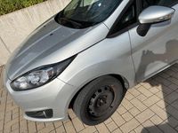 Gebraucht Ford Fiesta Trend 101 PS (74 kW) 2017 Silber Kleinwagen