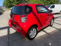 Gebraucht Toyota iQ Basis 68 PS (50 kW) 2009 Rot Kleinwagen