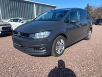 Gebraucht VW Touran Trendline 116 PS (85 kW) 2018 Grau Van / Kleinbus