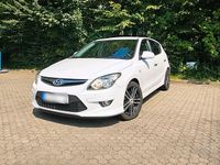 Gebraucht Hyundai i30 Edition+ 104 PS (76 kW) 2011 Weiß Kleinwagen