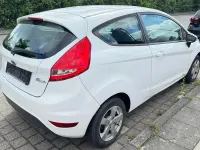 Gebraucht Ford Fiesta 86 PS (63 kW) 2012 Weiß Kleinwagen