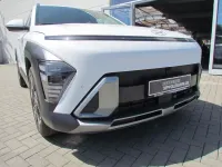Neu Hyundai Kona Prime 150 PS (110 kW) 2026 Atlas white / sol SUV