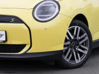 Gebraucht Mini Cooper SE Classic 160 kW (218 PS) 2025 Sunny side yellow Kleinwagen