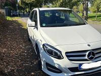Gebraucht Mercedes B180 122 PS (89 kW) 2017 Weiß Van / Kleinbus