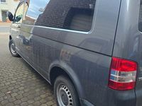 Gebraucht VW Transporter 140 PS (102 kW) 2015 Grau Van