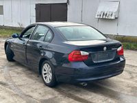 Gebraucht BMW 320 163 PS (119 kW) 2006 Blau Limousine