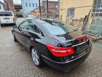Gebraucht Mercedes E200 184 PS (135 kW) 2010 Schwarz Coupé