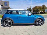 Używany Mini Cooper Classic 136 KM (100 kW) 2021 Niebieski Hatchback