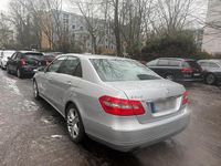 Second-hand Mercedes E200 184 CP (135 kW) 2010 Argintiu Berlinǎ