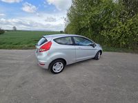 Gebraucht Ford Fiesta 60 PS (44 kW) 2010 Silber Kleinwagen
