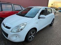 Gebraucht Hyundai i20 77 PS (56 kW) 2010 Weiß Kleinwagen