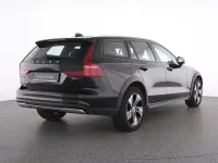 Używany Volvo V60 CC Plus 197 KM (144 kW) 2023 Czarny Kombi