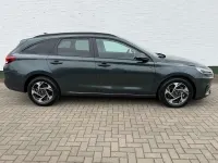 Neu Hyundai i30 150 PS (110 kW) 2026 Cypress green Kombi
