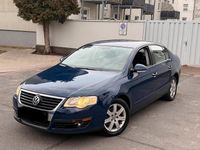 Gebraucht VW Passat 140 PS (102 kW) 2008 Blau Limousine