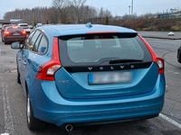Gebraucht Volvo V60 150 PS (110 kW) 2016 Blau Kombi