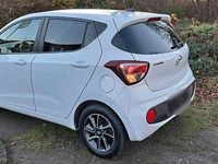 Gebraucht Hyundai i10 69 PS (50 kW) 2017 Weiß Kleinwagen