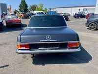 Gebraucht Mercedes E230 120 PS (88 kW) 1974 Gelb Limousine