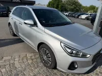 Gebraucht Hyundai i30 Premium 120 PS (88 kW) 2017 Silber Limousine