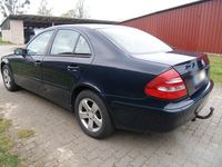 Second-hand Mercedes E240 177 CP (130 kW) 2002 Albastru Berlinǎ