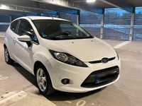 Gebraucht Ford Fiesta 82 PS (60 kW) 2011 Weiß Kleinwagen